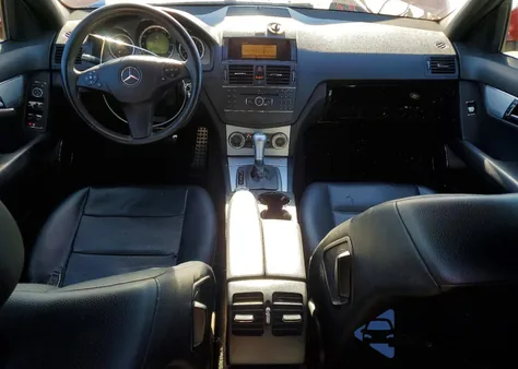 2009 Mercedes-Benz C 300 z USA, uszkodzony, nr VIN WDDGF54X99F202689